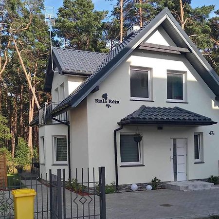 Dom Goscinny Biala Roza Dziwnówek Buitenkant foto