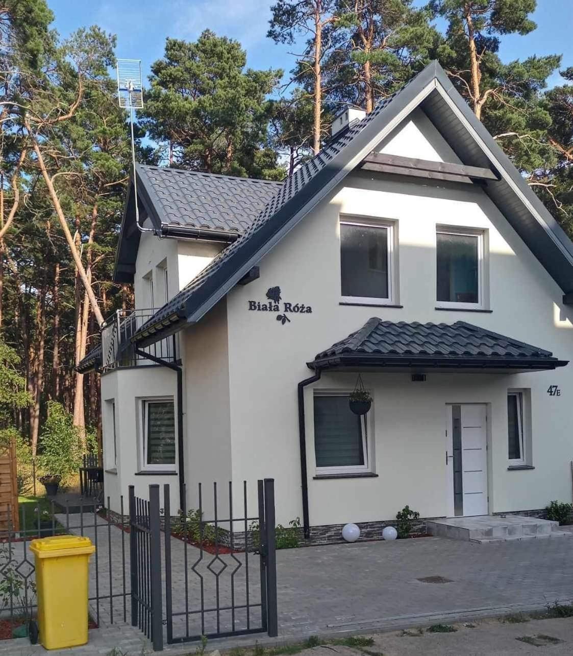 Dom Goscinny Biala Roza Dziwnówek Buitenkant foto